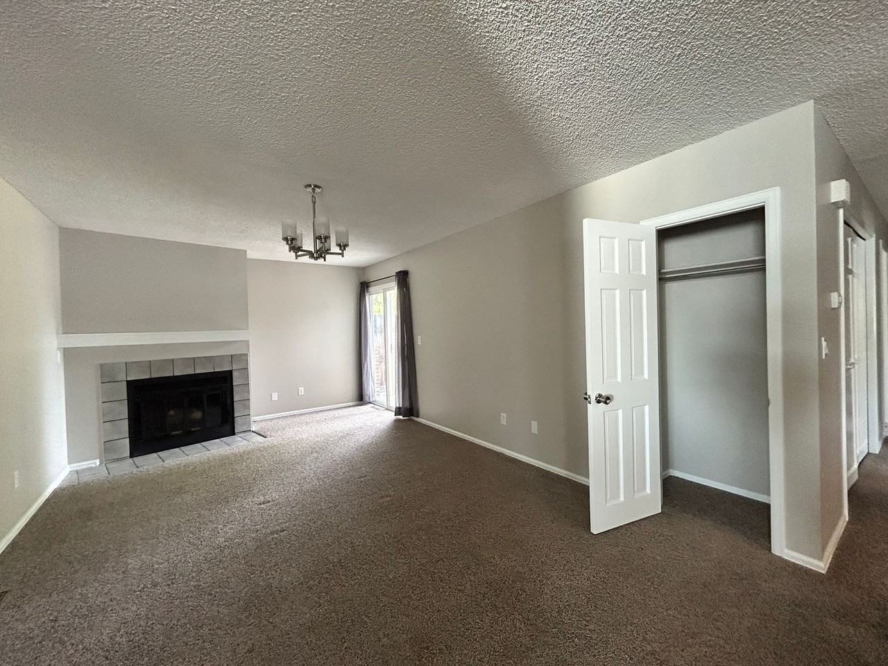 2436 Scott Ct - Photo 5 of 32