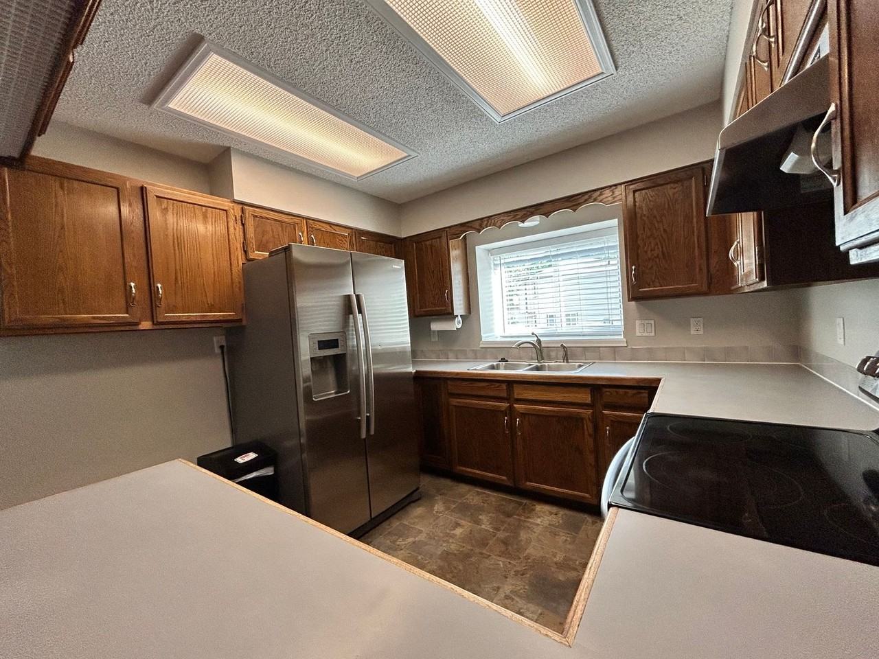 2436 Scott Ct - Photo 7 of 32