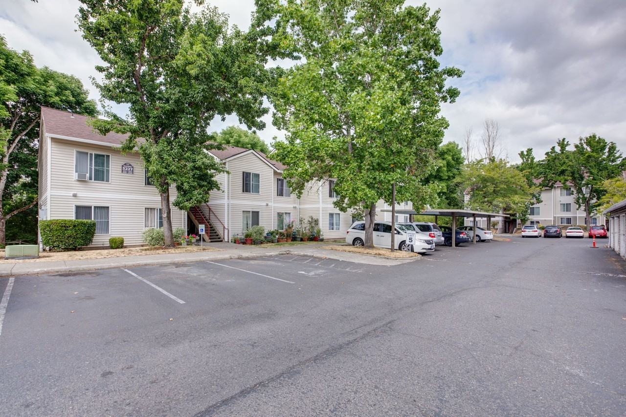 Willow Springs Apartments - Photo 2 of 11