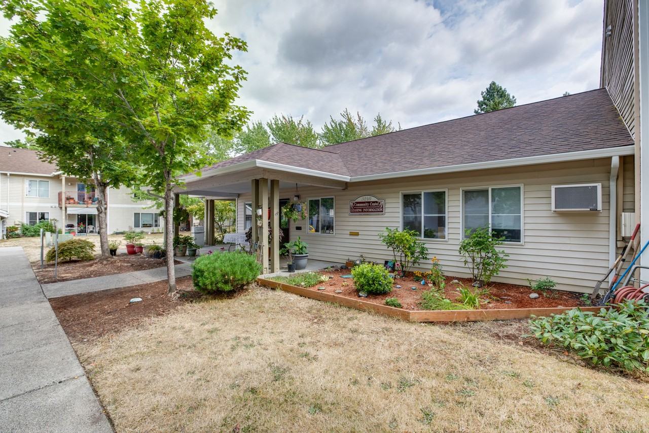 WILLOW SPRINGS APARTMENTS - Photo 5 of 11