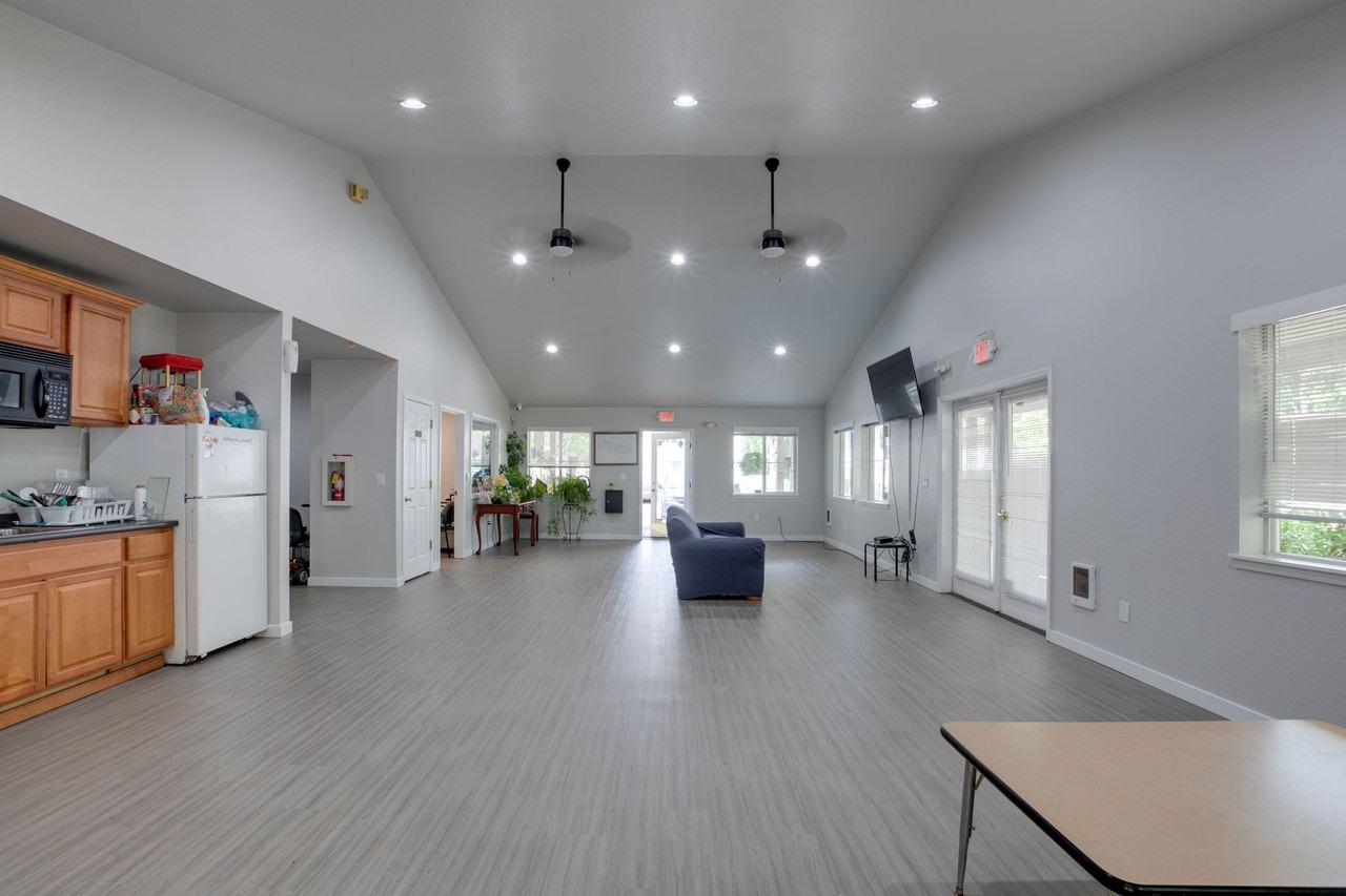 WILLOW SPRINGS APARTMENTS - Photo 6 of 11