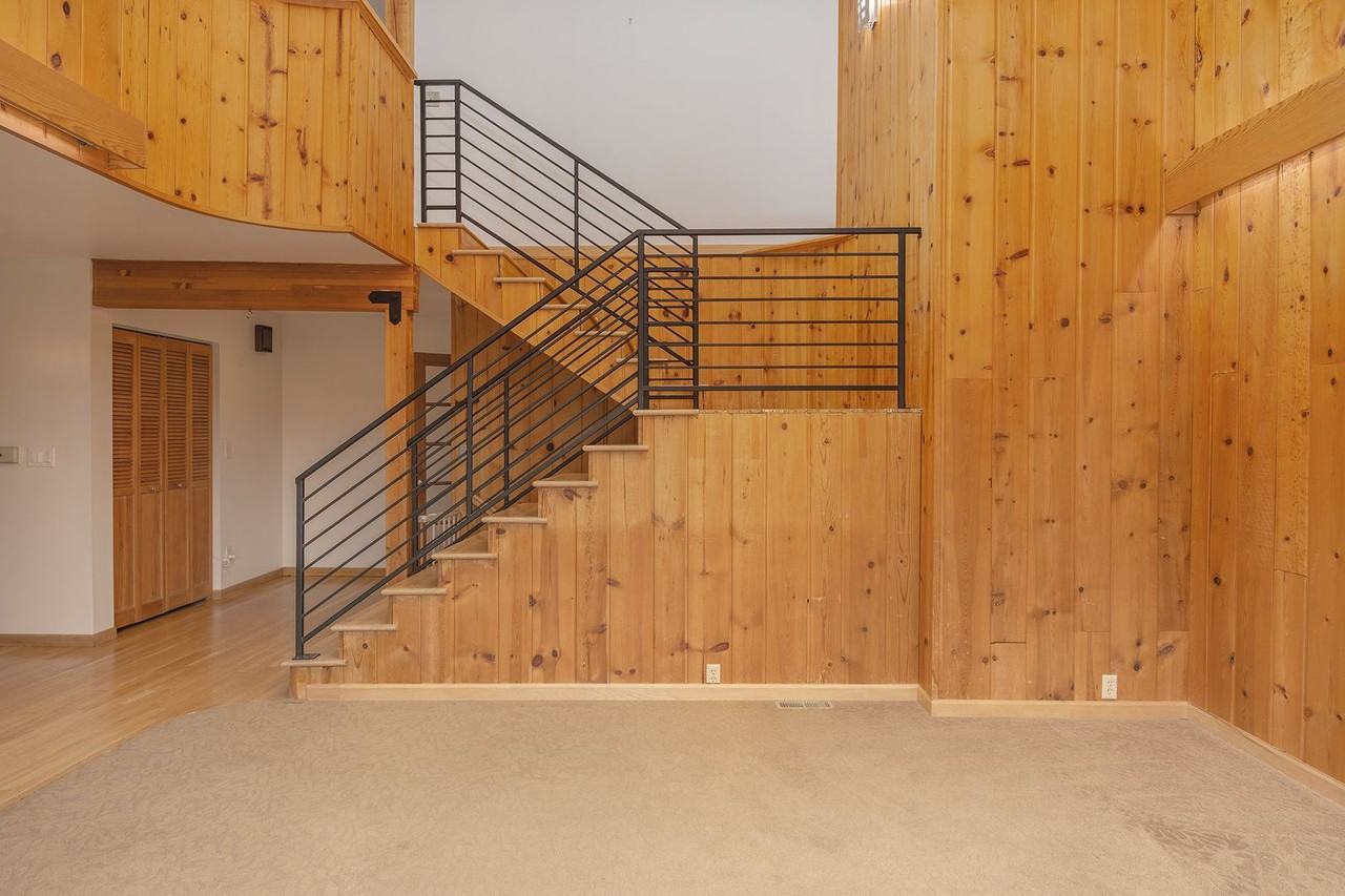 1499 Golden View Dr - Photo 2 of 12