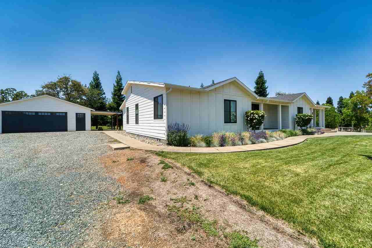 12388 Bayshore St - Photo 2 of 50