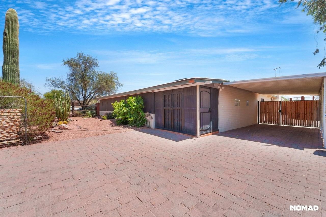 2837 E Campo Bello Dr - Photo 2 of 33