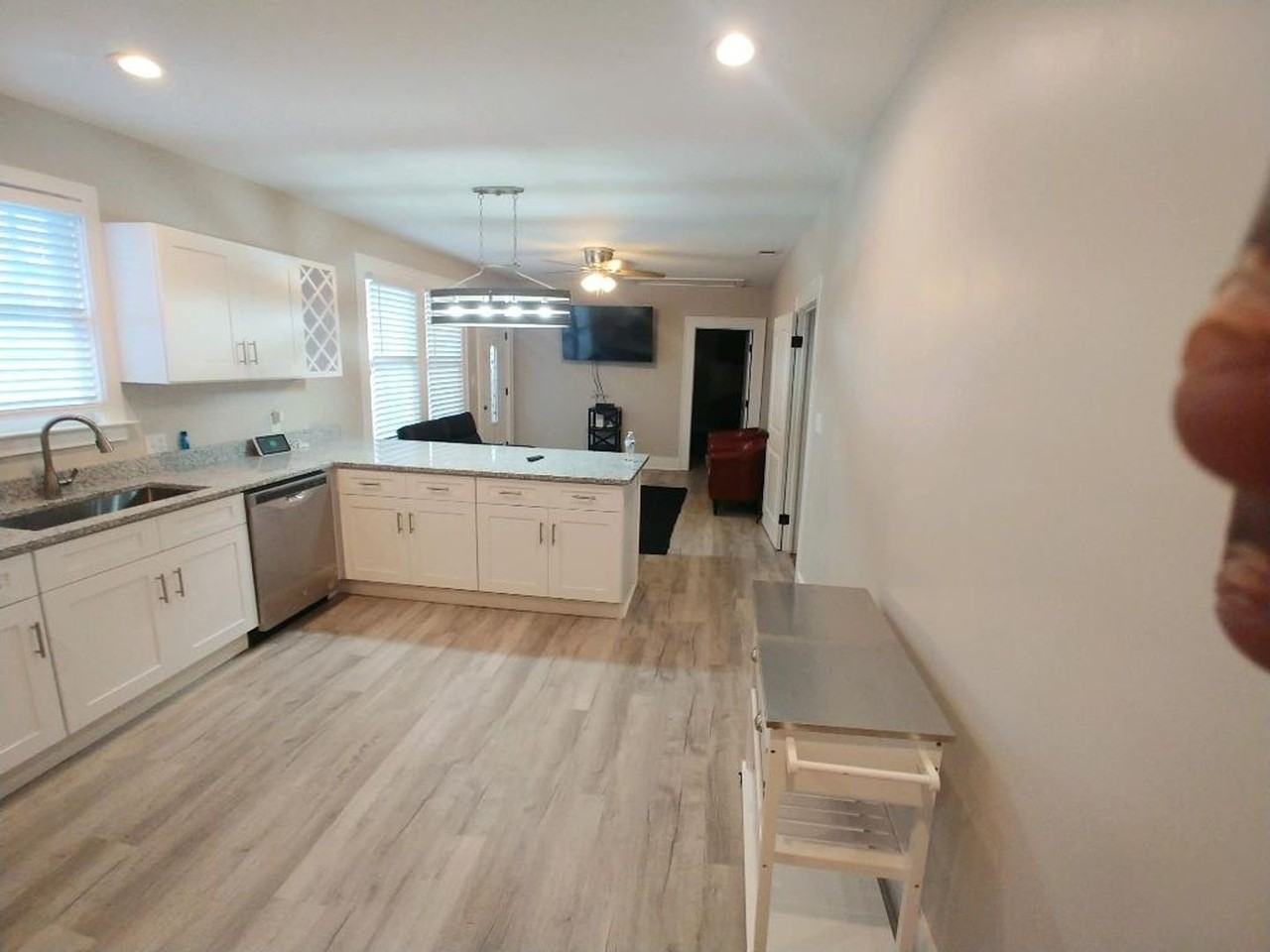 1205 E Anderson St - Photo 3 of 25