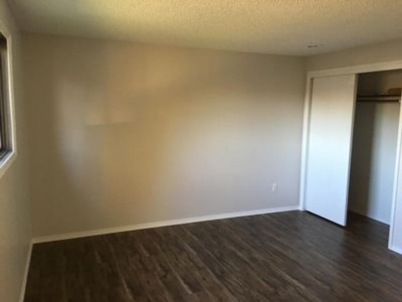 2205 E 49th Ave - Photo 3 of 10