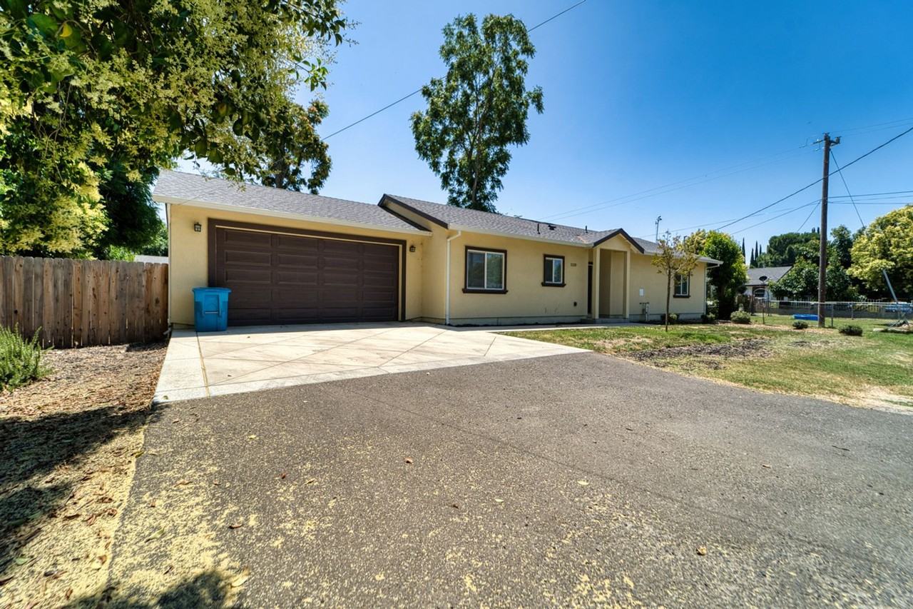 1120 Holly Ave - Photo 3 of 19