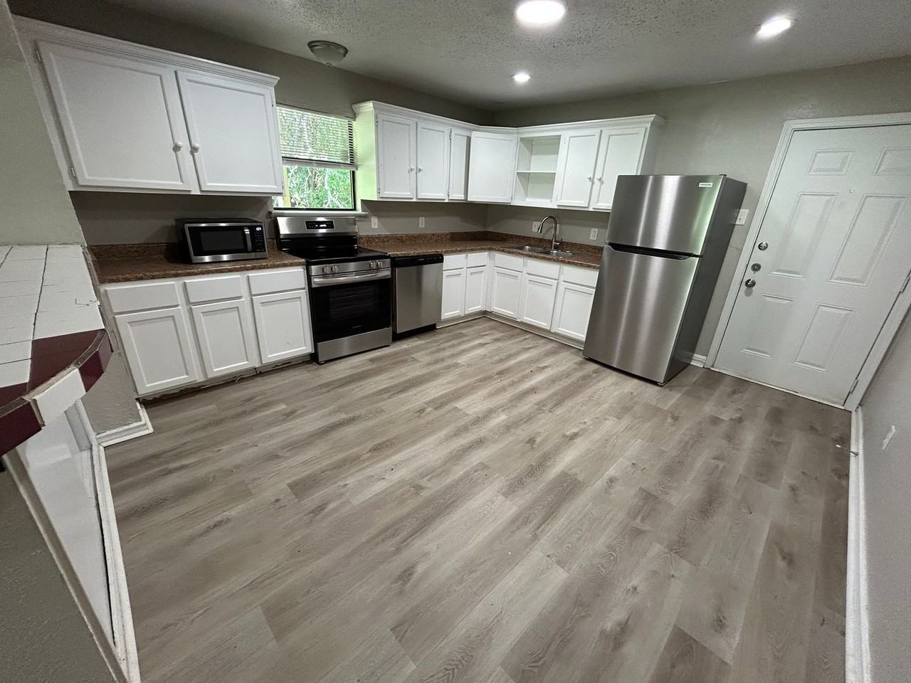 715 Eastham Ln - Photo 4 of 21