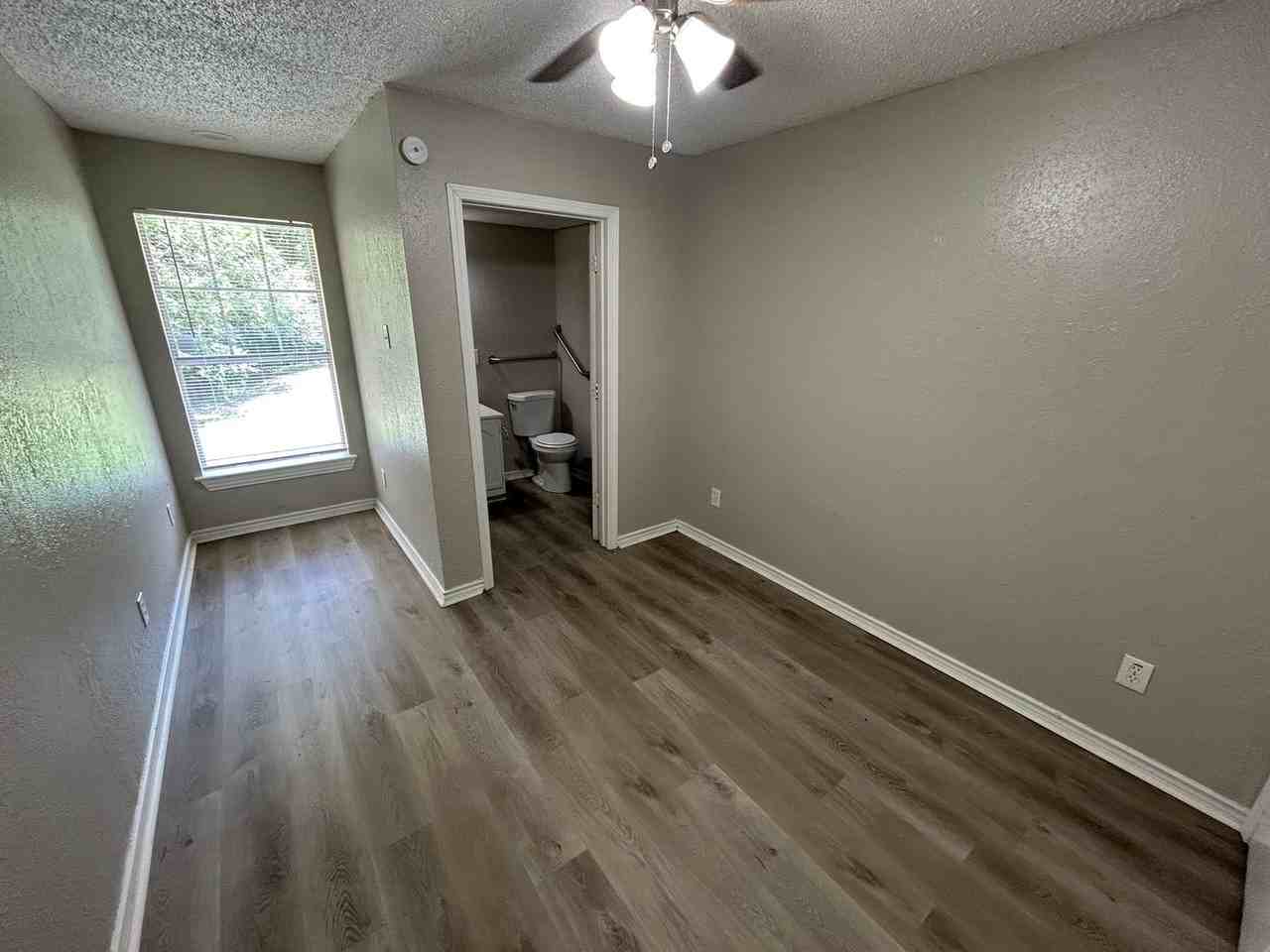 715 Eastham Ln - Photo 5 of 21