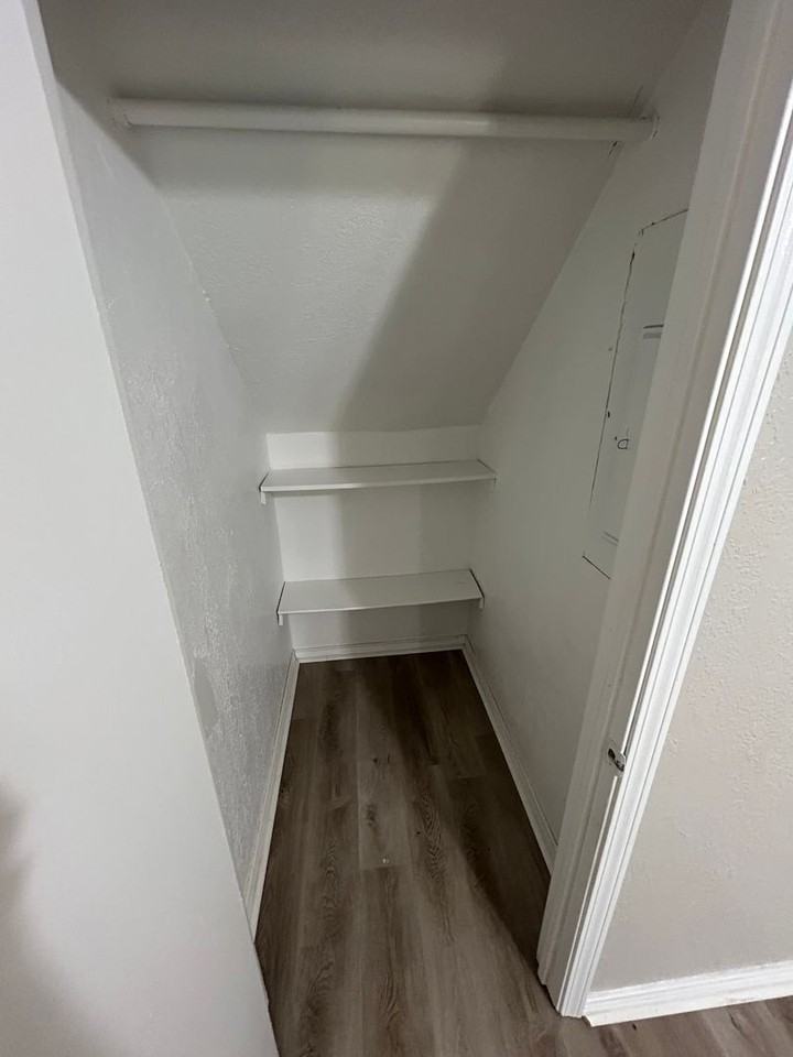 715 Eastham Ln - Photo 6 of 21