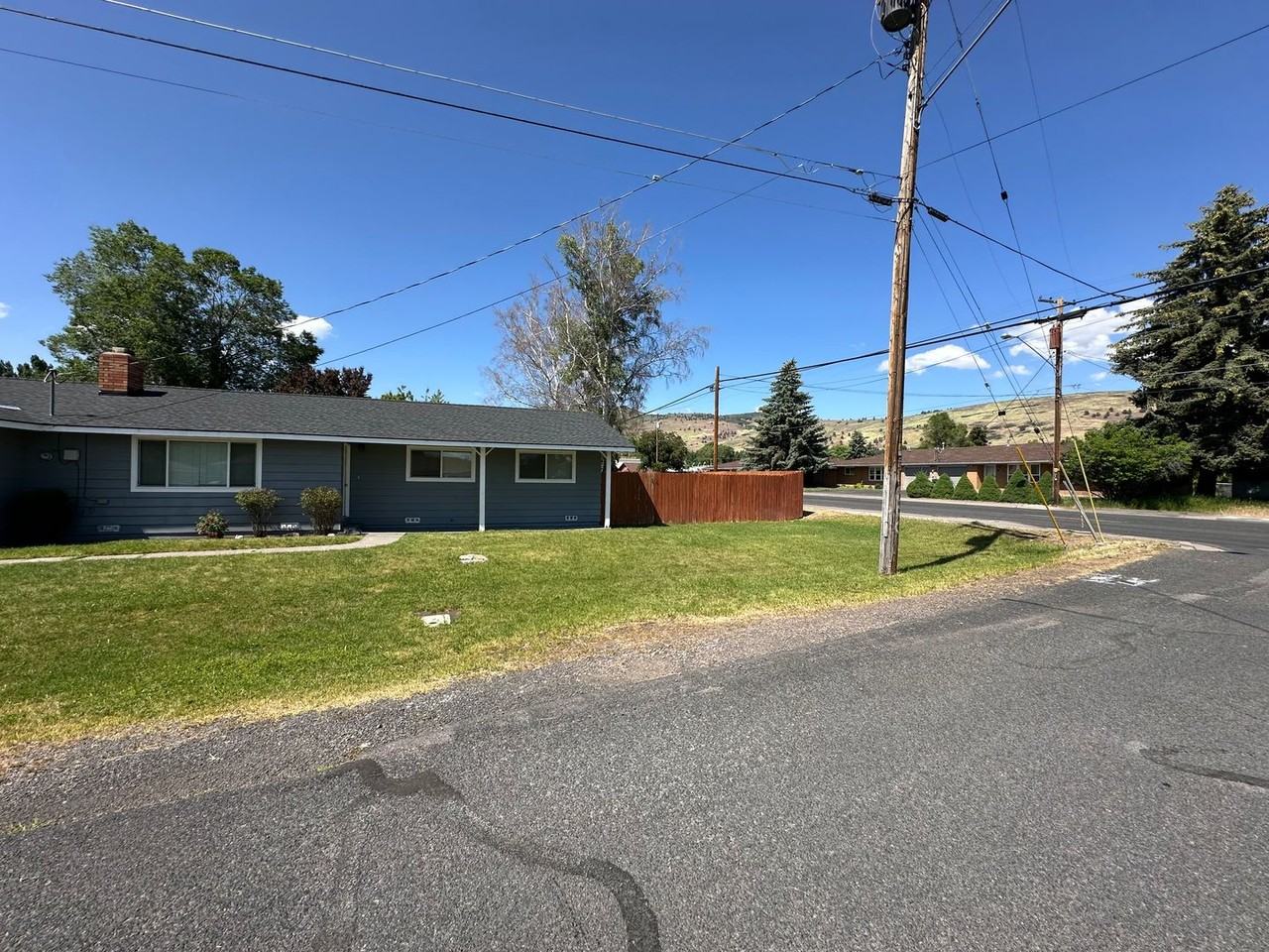 5301 Bel Aire Dr - Photo 2 of 24