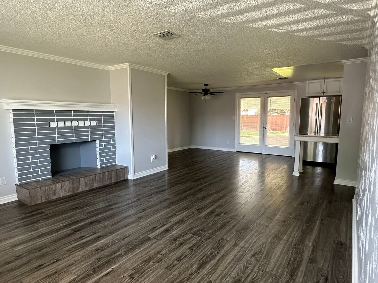 5301 Bel Aire Dr - Photo 3 of 24