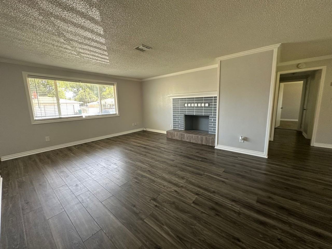 5301 Bel Aire Dr - Photo 4 of 24