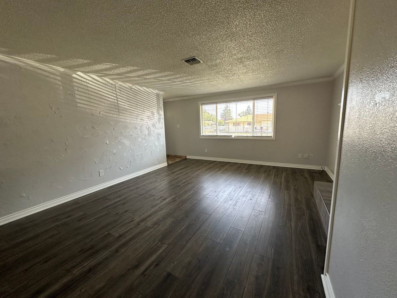 5301 Bel Aire Dr - Photo 5 of 24