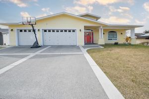 featured image of 4034 N Point Dr