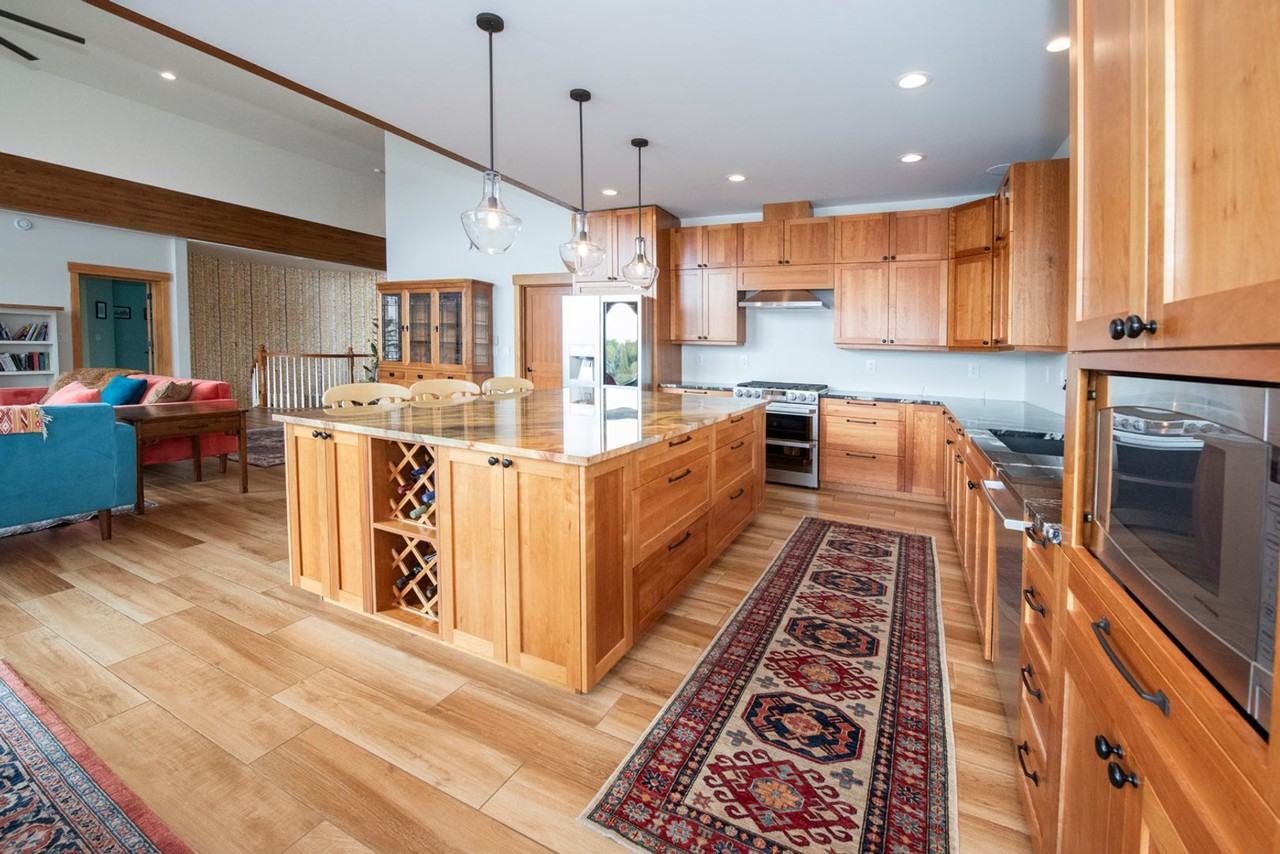 4034 N Point Dr - Photo 3 of 41