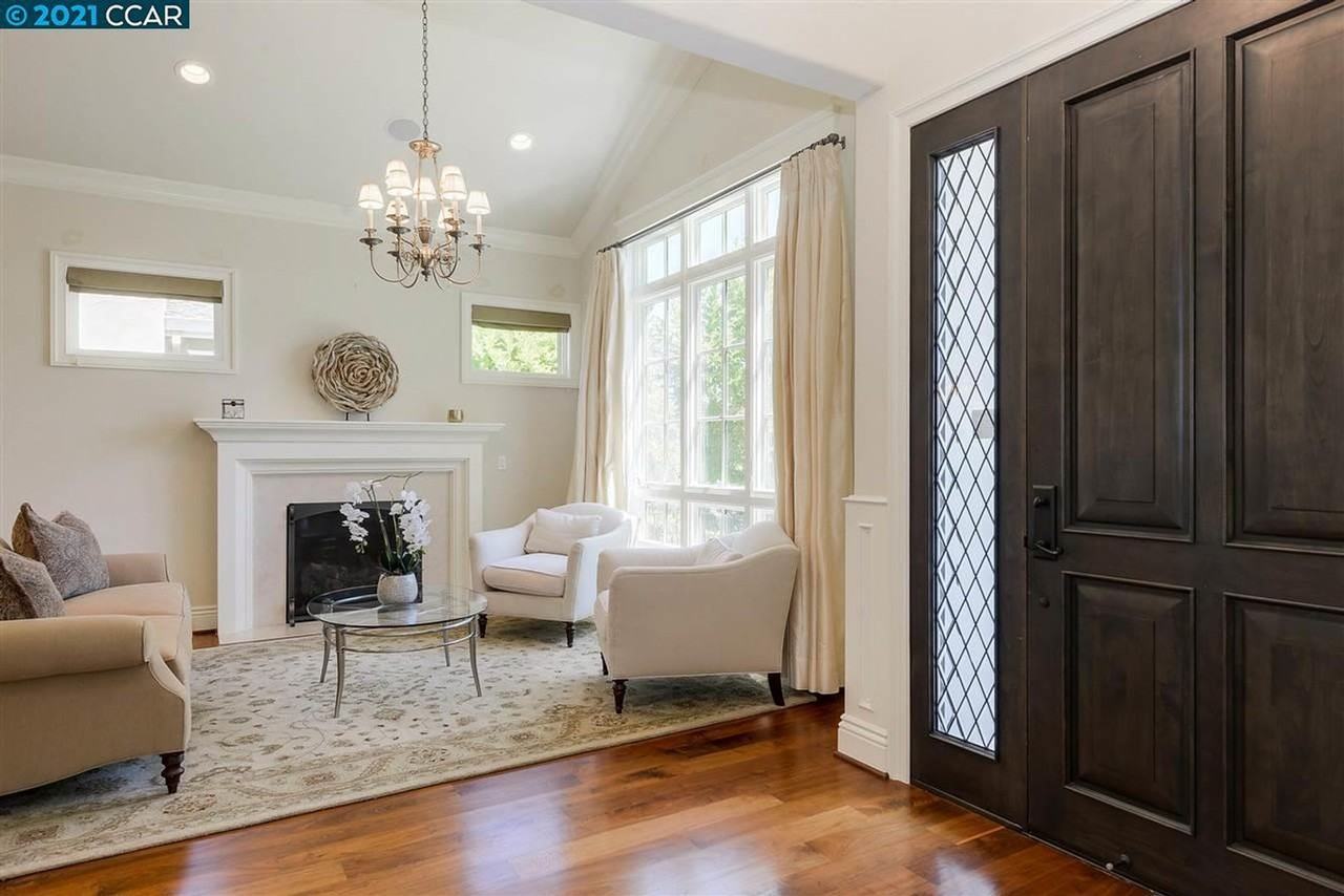 490 Orange Ave - Photo 2 of 16