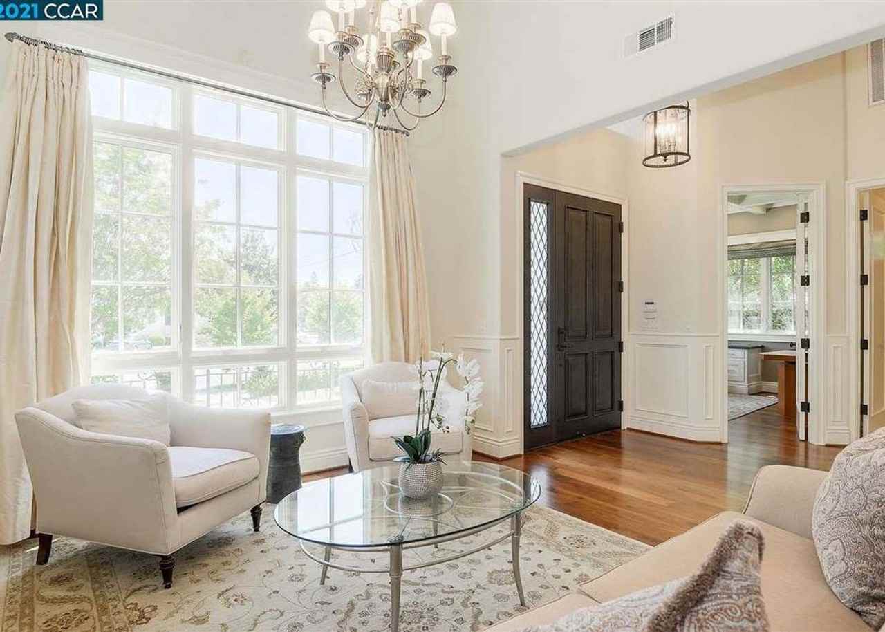 490 Orange Ave - Photo 3 of 16