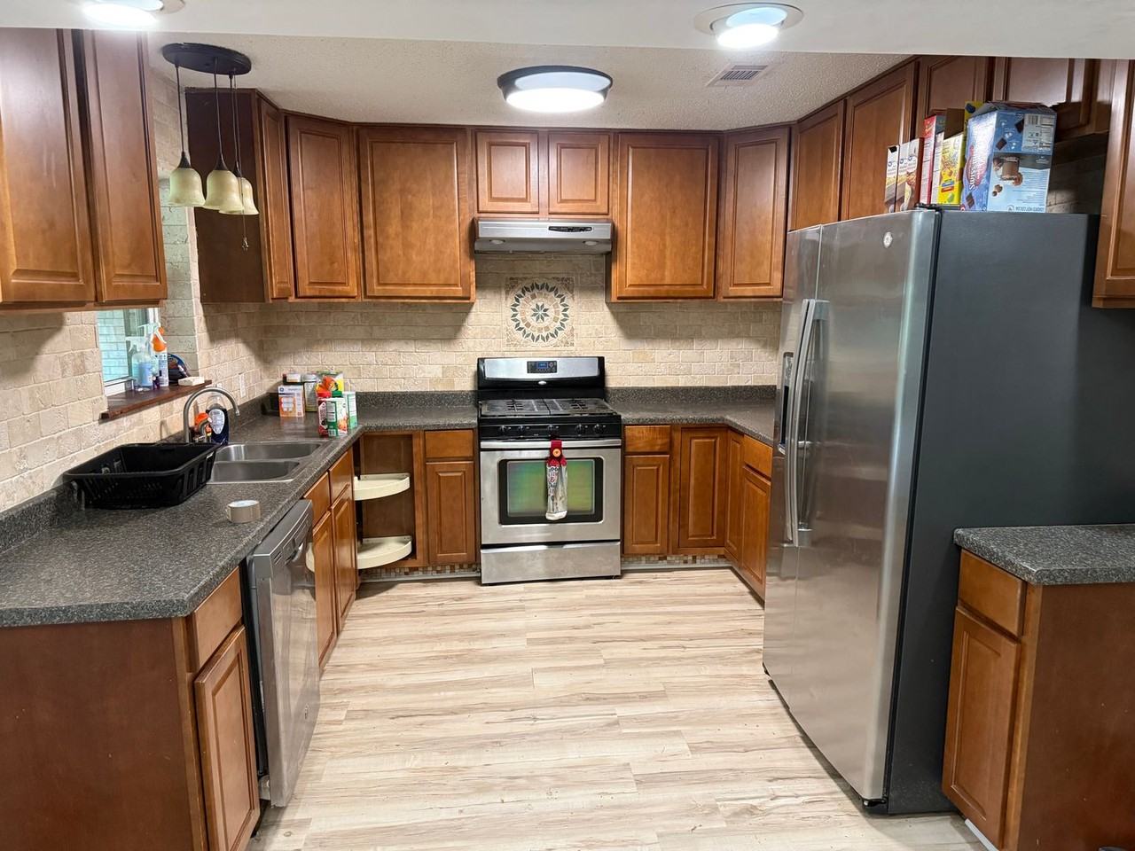 1746 1746 Ernestine - Photo 3 of 17