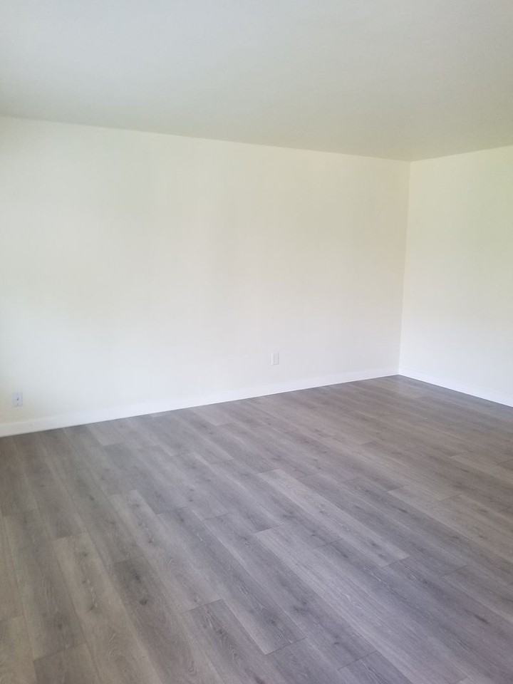 3217 Nw Market St - Photo 3 of 10