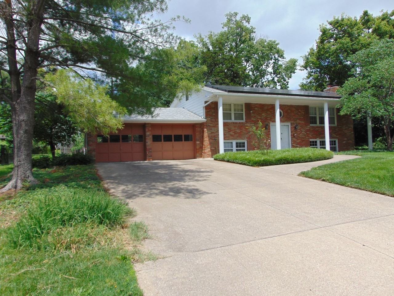 104 Lindell Dr - Photo 3 of 50