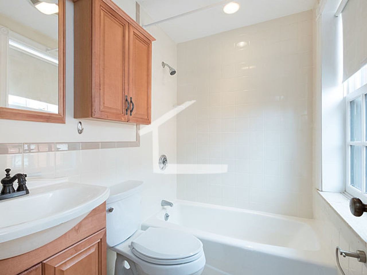 61 Anderson St - Photo 2 of 7