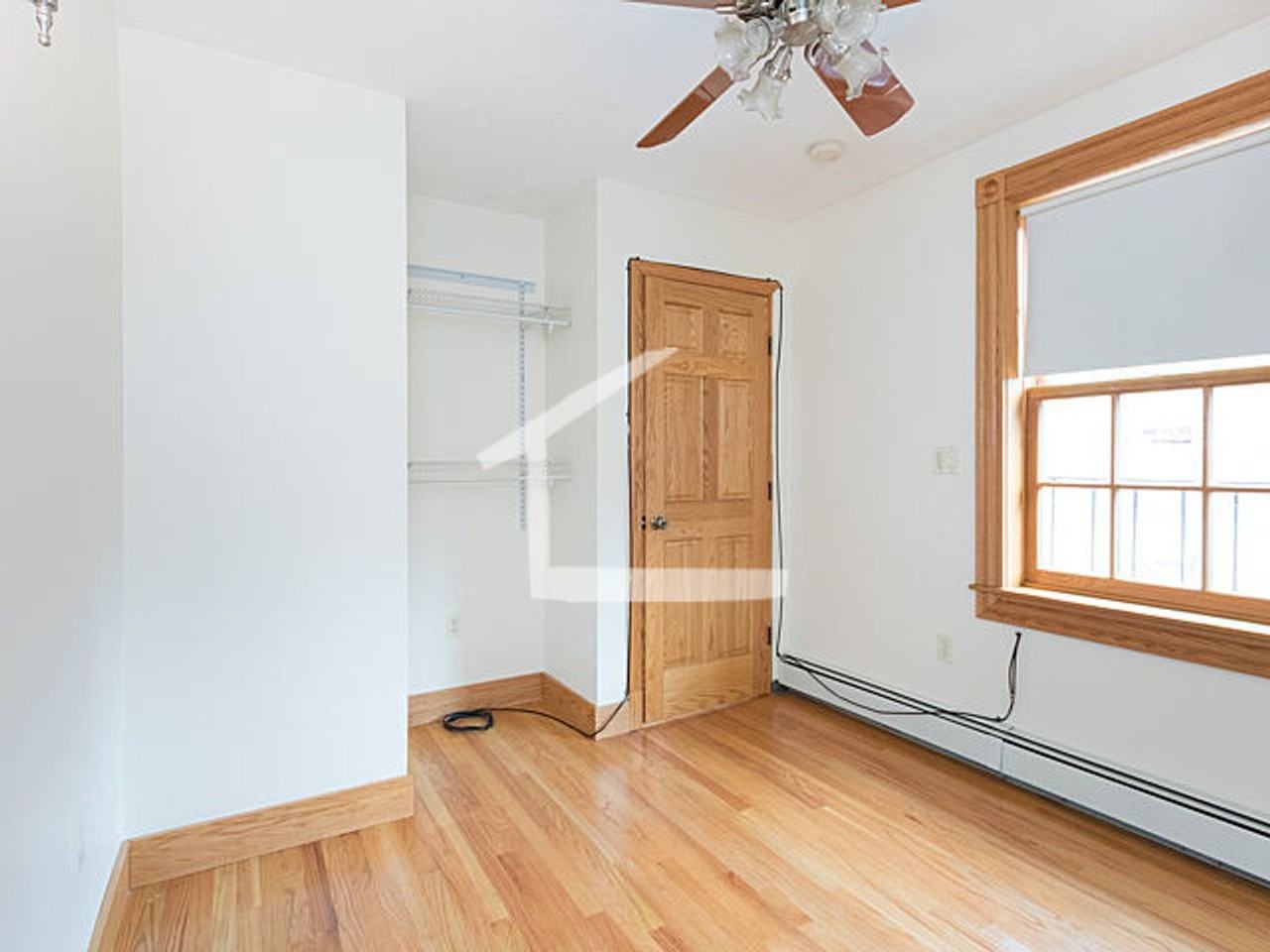 61 Anderson St - Photo 3 of 7