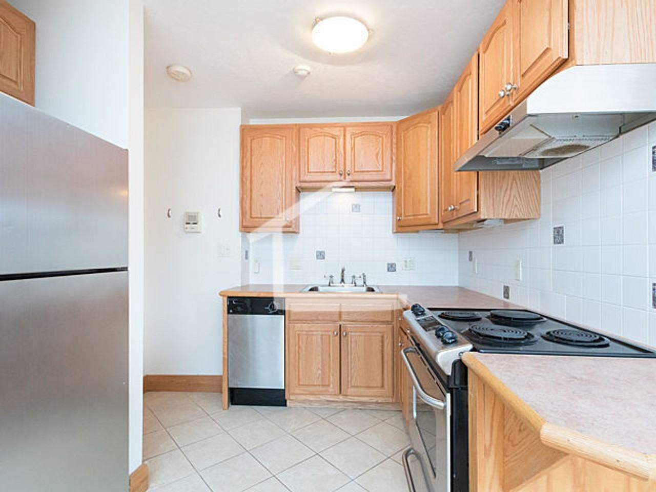 61 Anderson St - Photo 4 of 7