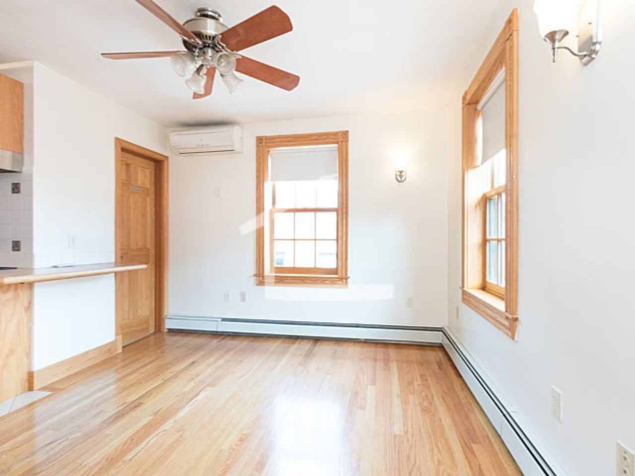 61 Anderson St - Photo 5 of 7