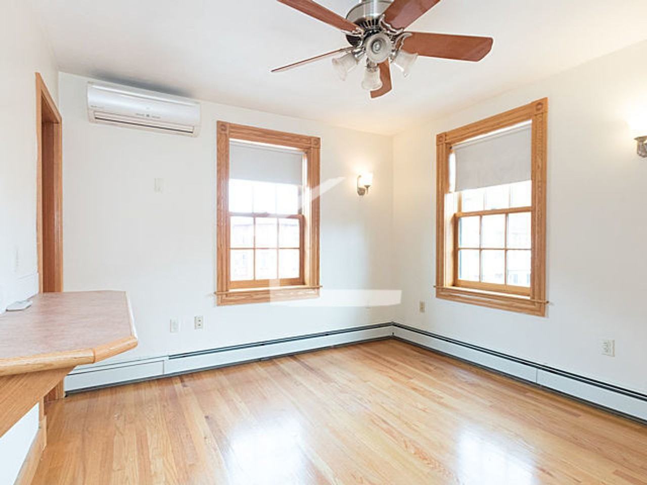 61 Anderson St - Photo 6 of 7