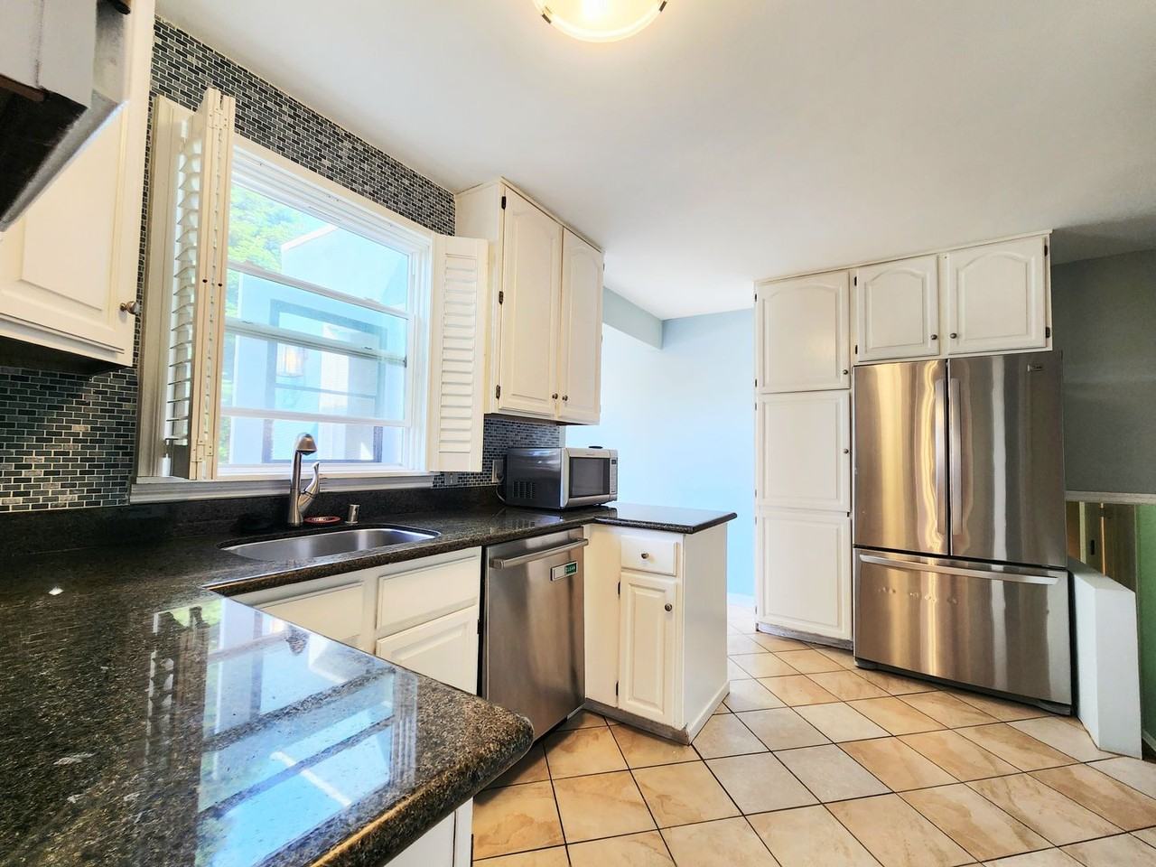1435 Maple St - Photo 2 of 50