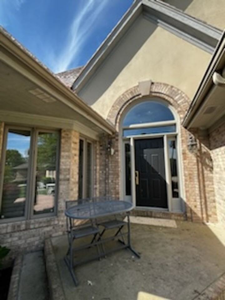 8210 46th Ave - Photo 2 of 47