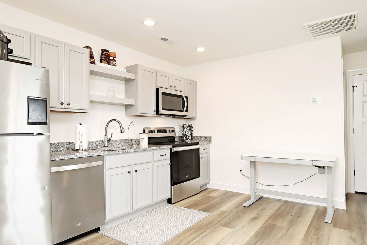 6842 Chancery Ln - Photo 4 of 11