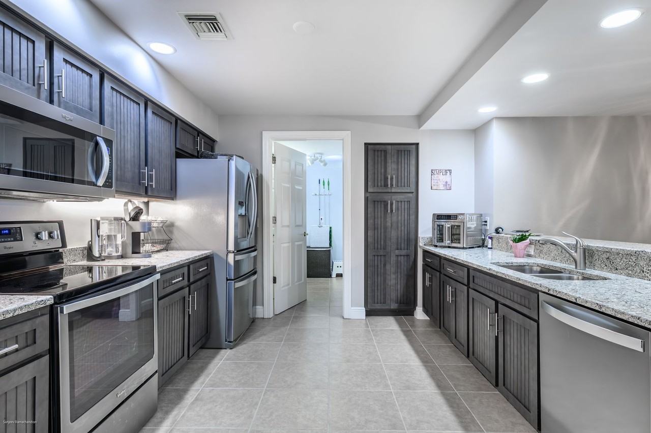 3313 Sunset Key Cir #107 - Photo 4 of 50