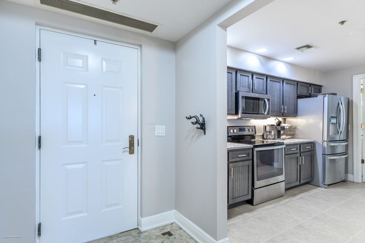 3313 Sunset Key Cir #107 - Photo 7 of 50