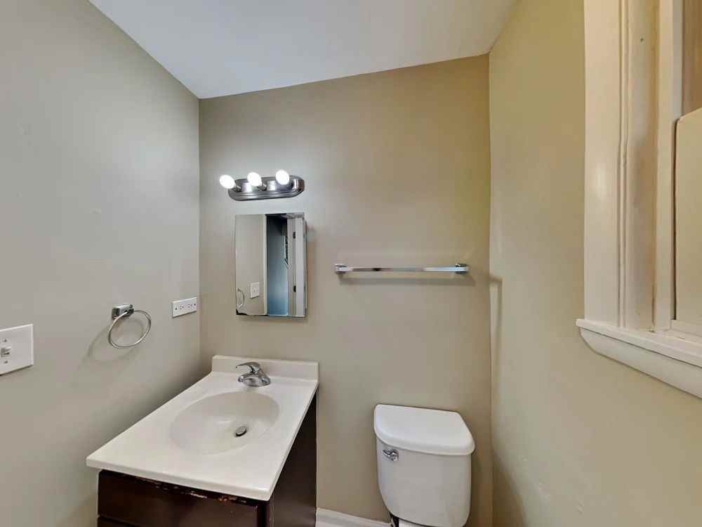 1702 N 38th Ave #NA - Photo 2 of 12