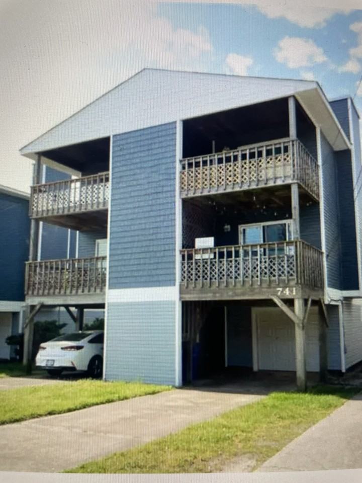 741 W Ocean View Ave #D - Photo 2 of 16