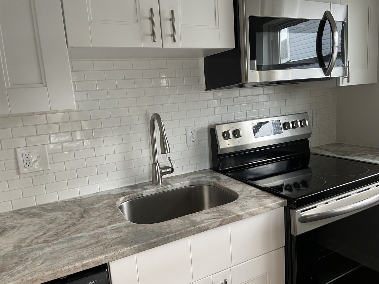 741 W Ocean View Ave #D - Photo 5 of 16