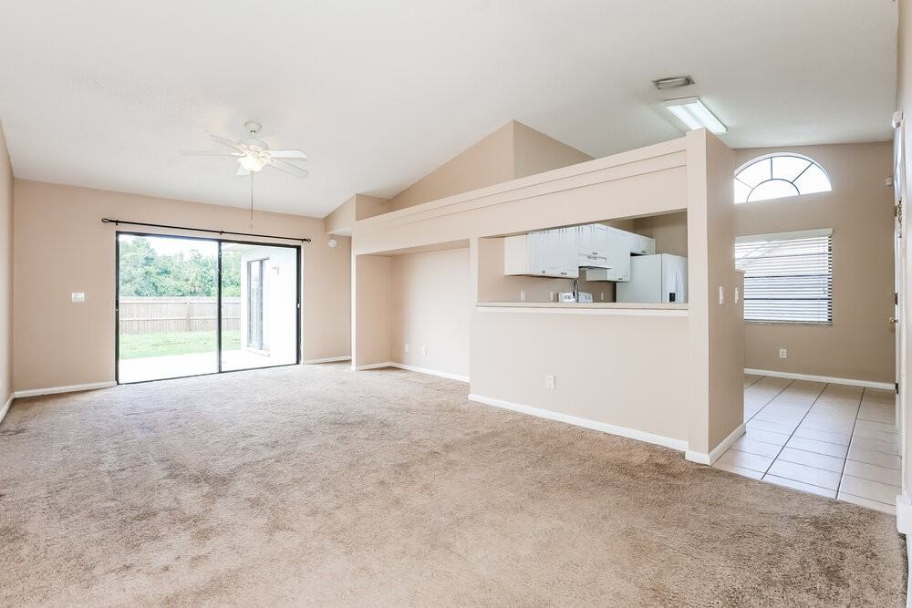 10818 Peppersong Dr - Photo 4 of 16