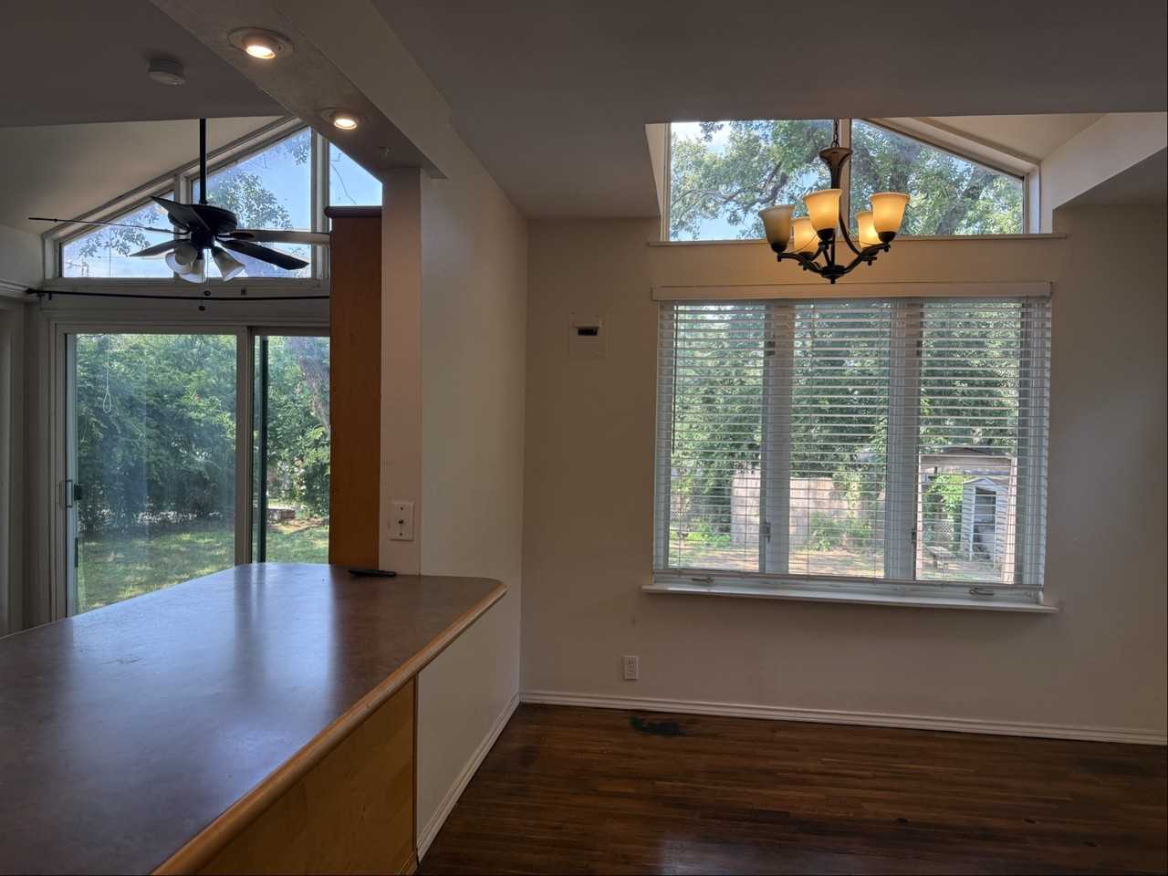 1401 S Oak St - Photo 2 of 3