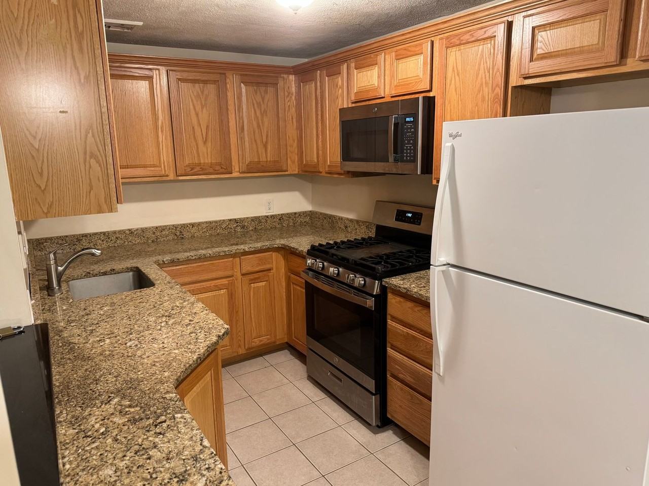 10 Village Ln #9 - Photo 7 of 26