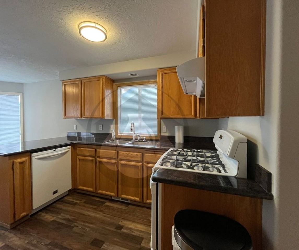 2465 Connemara Ct Se - Photo 2 of 18