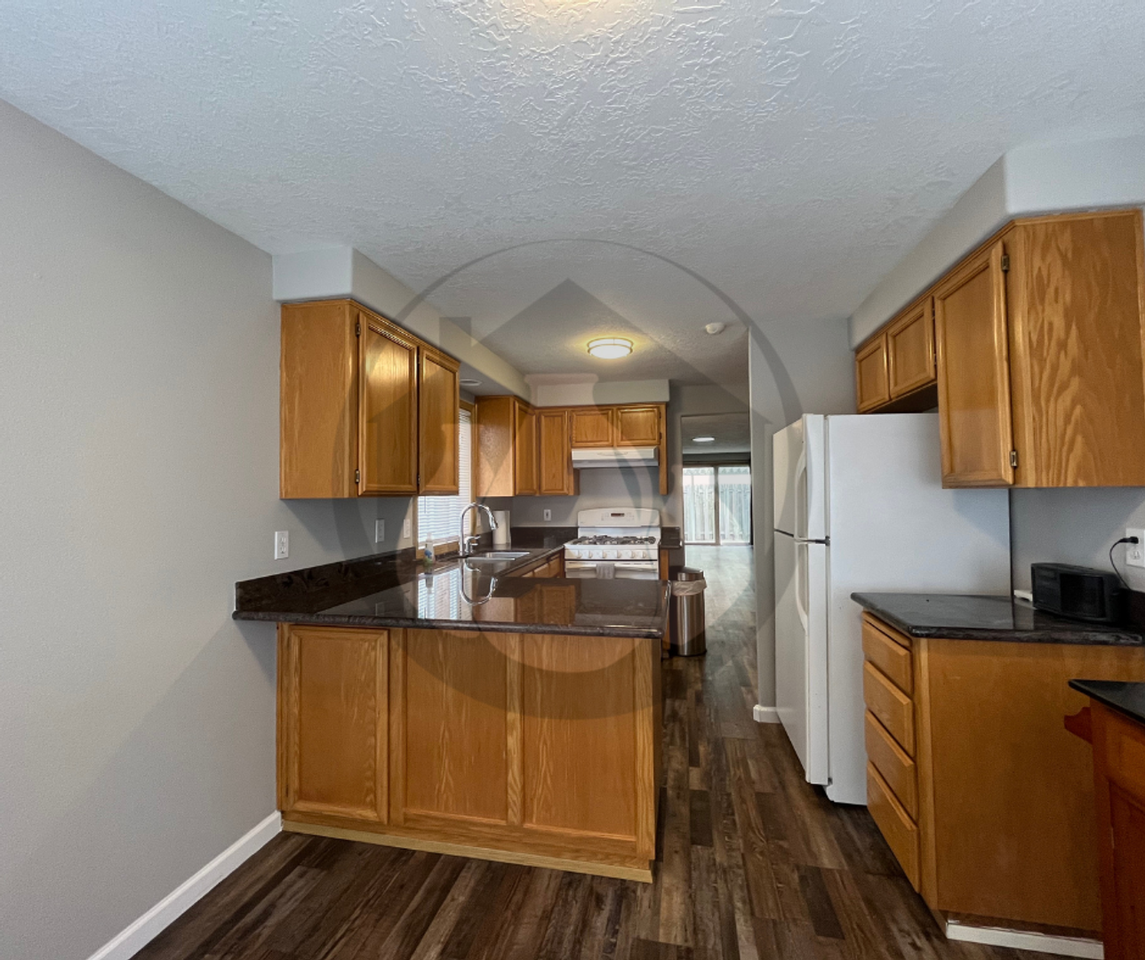 2465 Connemara Ct Se - Photo 4 of 18