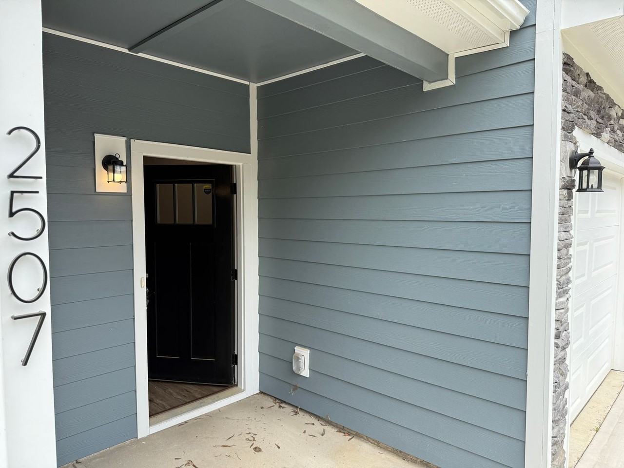 2507 Rachel St - Photo 2 of 5