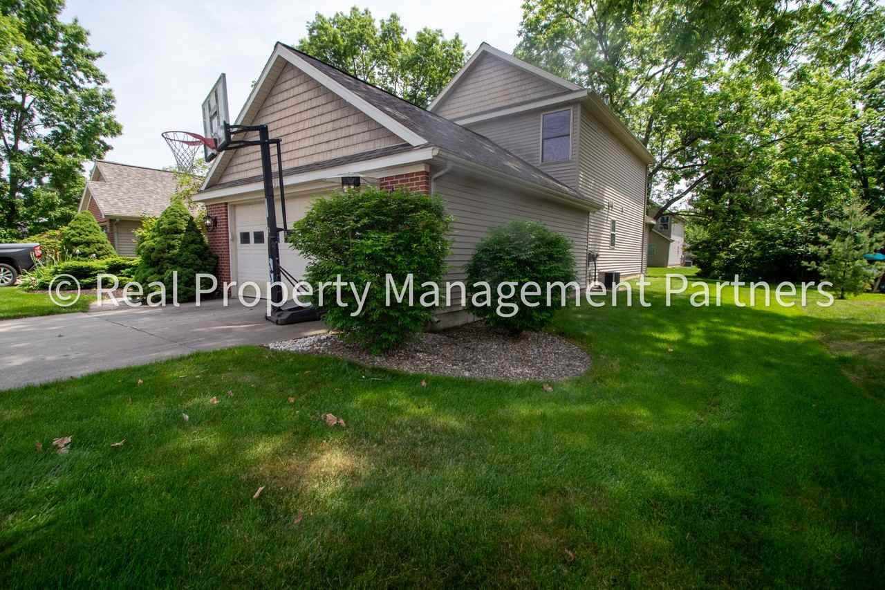 916 Bowes Rd - Photo 2 of 45