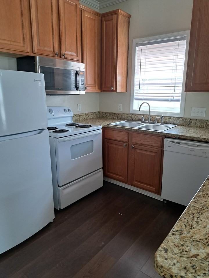 2525 Esplanade St #A - Photo 5 of 12