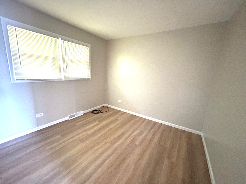 1590 N La Fox St #1 - Photo 3 of 7