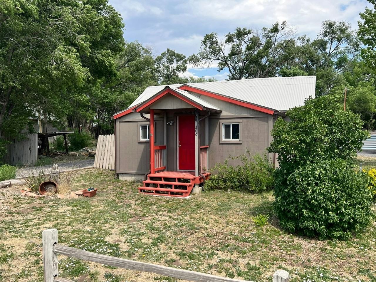 300 S Mountain Ave - Photo 2 of 17