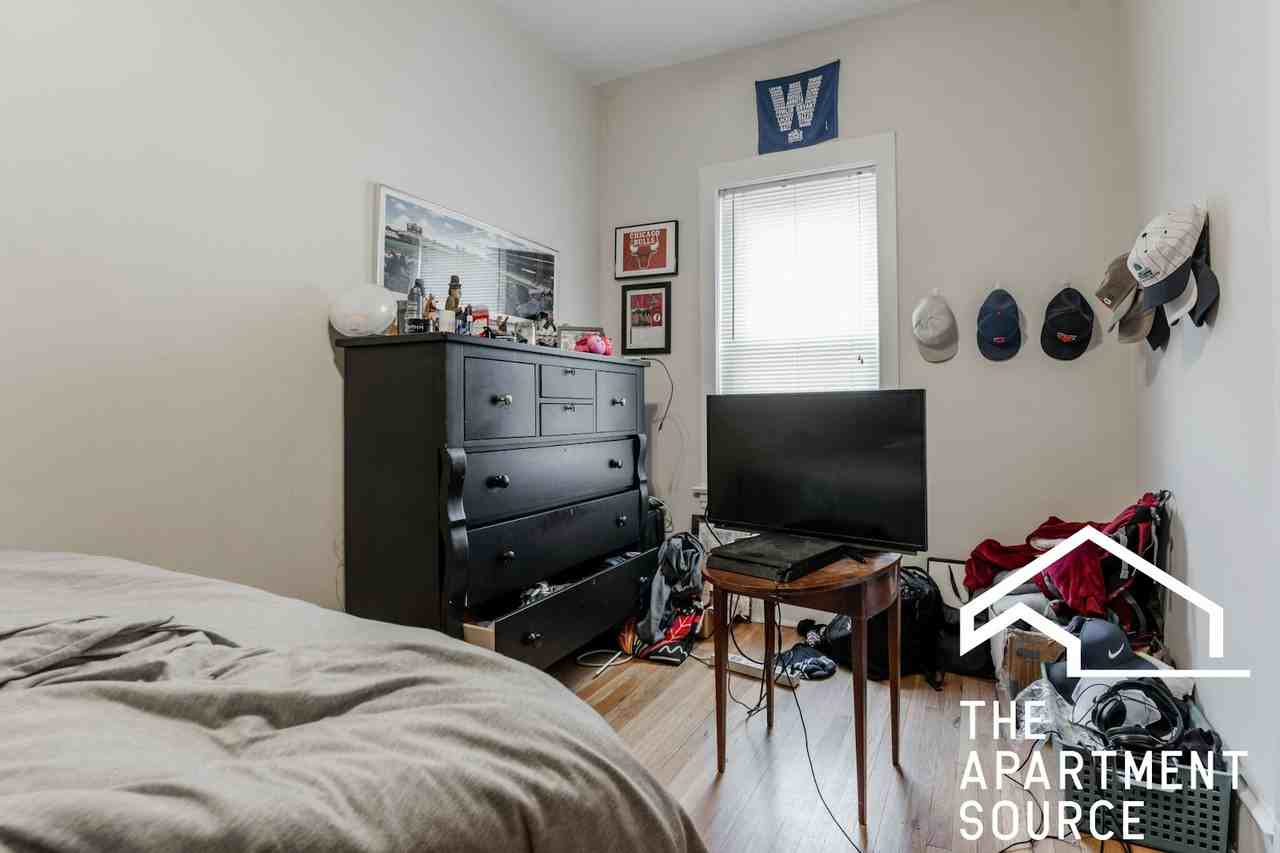 3010 North Greenview Avenue, Unit 1F - Photo 3 of 17