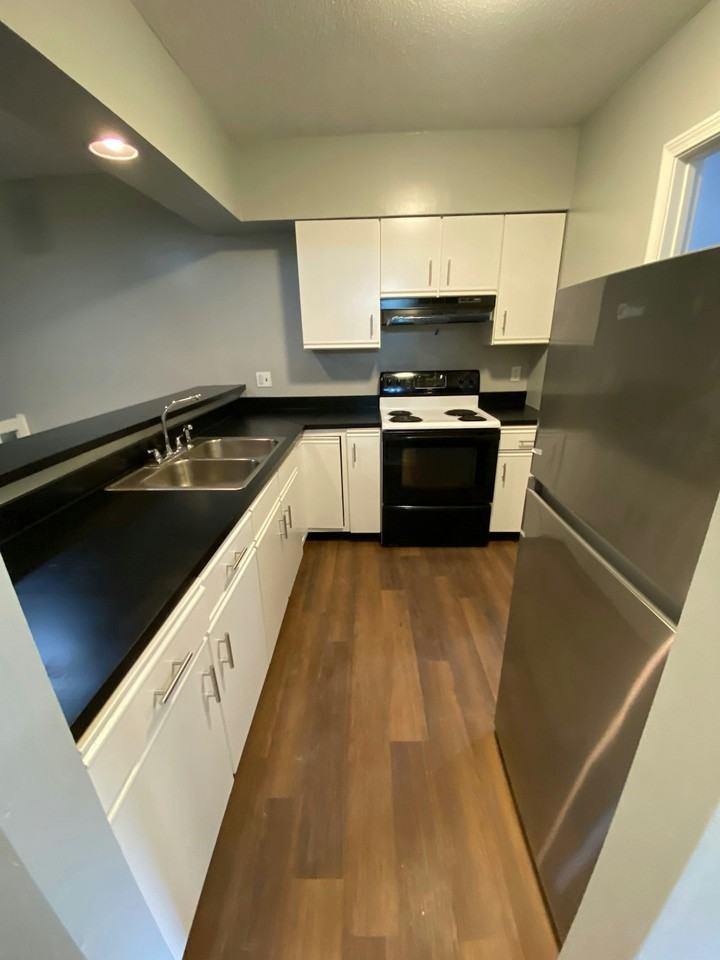 11 RiverBend Dr, Unit 27-2 - Photo 2 of 8